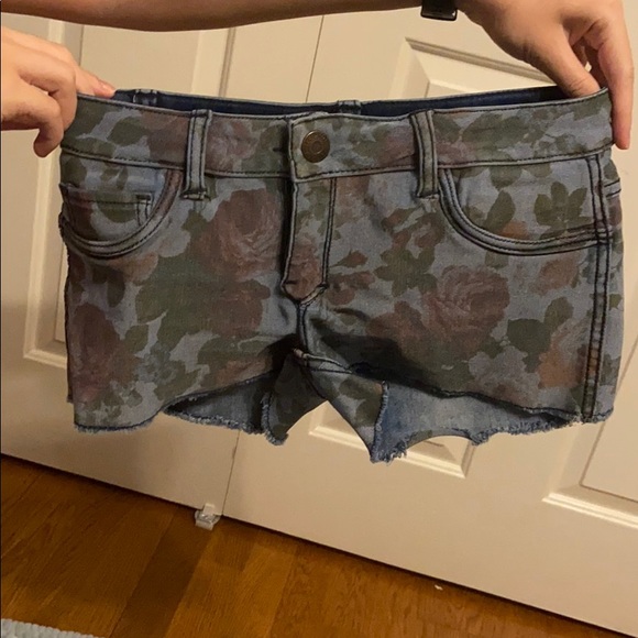 Reversible jean shorts - Picture 3 of 3